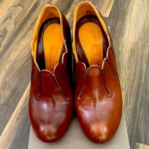 Chic Mihara Scallop pumps